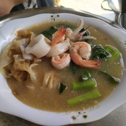 เส้นใหญ่ราดหน้าทะเลธรรมดา