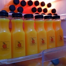 น้ำส้มคั้นสดคุณเต๋า