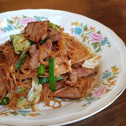 ขนมจีนผัดซีอิ๊วหมู