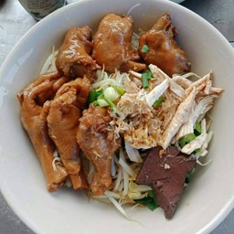 ก๋วยเตี๋ยวไก่มะระตุ๋น