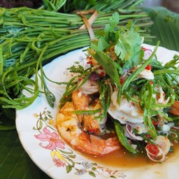 ยำกุ้งย่างตะไคร้สดกระเทียมสับ