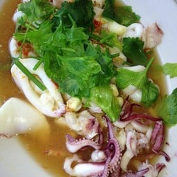 ปลาหมึกไข่ต้มมะนาว
