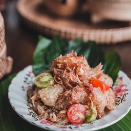 ยำส้มโอมะพร้าวคั่ว