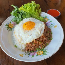 ข้าวหน้าไข่ดาวทรงเครื่อง หมูสับและเห็ดฟาง