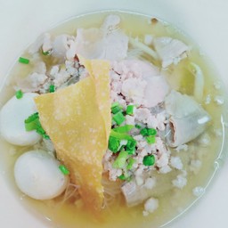 เส้นใหญ่น้ำใส