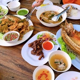 ร้านอาหารบ้านกลางนา ศรีสัชนาลัย