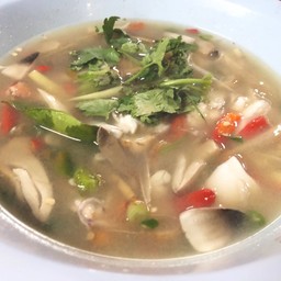 ต้มยำรวมมิตรน้ำใส