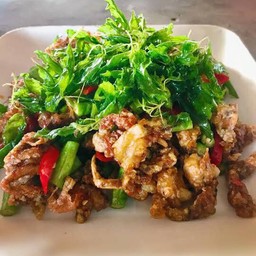 ปูนิ่มผัดกะเพรากรอบ