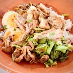 คนไท ก๋วยเตี๋ยวเนื้อตุ่น-หมูตุ๋น สูตรพริกไทยดำ