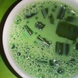 น้ำเต้าหู้ชาเขียวใส่เครื่อง