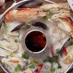 ต้มข่าทะเล (ใหญ่)