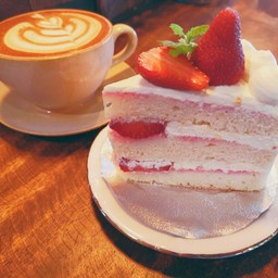 เนื้อนุ่ม หอมหวาน เปรี้ยวจากสตอว​์​เบอร์รี่​นิดๆ ตัดกันได้ดี