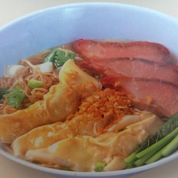 บะหมี่เกี๊ยวหมูหมูแดง