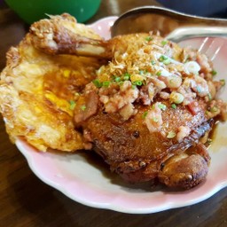 ไก่ทอดเบคอนหวานไข่ดาวกรอบ