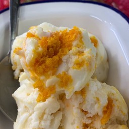 สองไข่รวมมิตรพิเศษ (ไข่แข็งผสมไข่เค็ม) (ไอติม 10 ลูก)