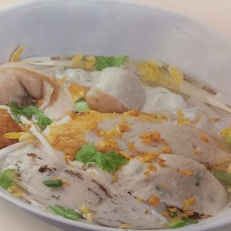 ก๋วยเตี๋ยวลูกชิ้นปลา
