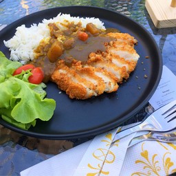 ข้าวไก่ทอดราดแกงกะหรี่อร่อยดี ลองดู