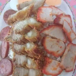 ข้าวหมูแดง หมูกรอบ พิเศษ