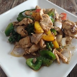 ไก่ผัดพริกไทดำ