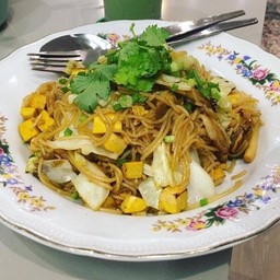 ขนมจีนผัดซีอิ๊วกับเต้าหู้