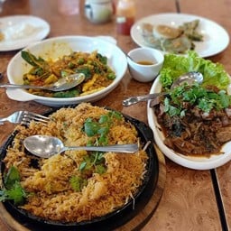 กูช่ายตระกูลโล่