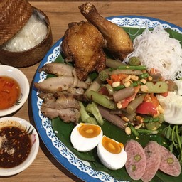 ชุดส้มตำไทย สายบัว ไก่ทอด คอหมูย่าง