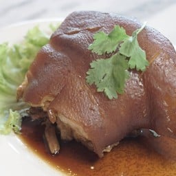 2) Braised pork trotter ขาหมู