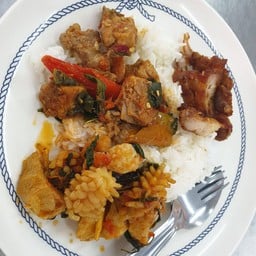 ข้าวแกงเพชรบรี หอนาฟิกา เชียงราย