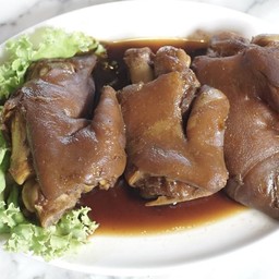 15) Braised Pork knuckle คากิ