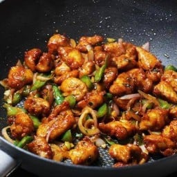ไก่ผัดพริกหวานซอสซีอิ๊วกับซอสพริก