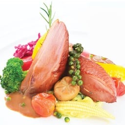 สเต็กอกเป็ดรมควันซอสพริกไทยดำ