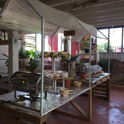 ร้านจัดมุมบุฟเฟ่ต์ขนมจีนน่ารักมากค่ะ เราสามารถตักเองได้ รู้สึกสบายๆเป็นกันเองมาก