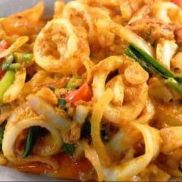 ปลาหมึกผัดไข่เค็ม(กับ)