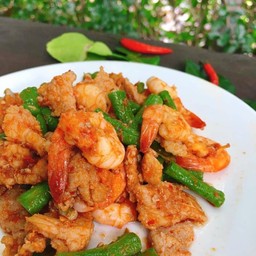 ผัดพริกแกง(กับ)