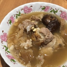 ต้มขาหมูถั่วเหลืิอง