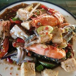 ร้านปุ้ยส้มตำมือหนักพริก