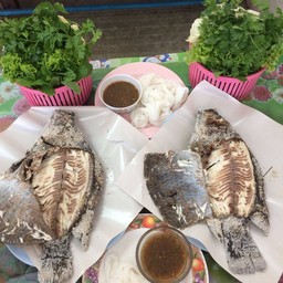ปลาเผาชุดละ 150 บาท