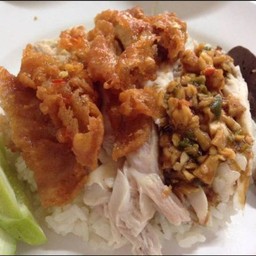 ไก่ต้ม+ไก่ทอด ราดน้ำจิ้มรสเด็ด