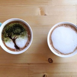 คาปูชิโน่ร้อน กาแฟนุ่มมาก คือถ้าหลับตาชิมคิดว่าสตาร์บัคมาเอง แล้วคือแก้วละ 40 บ.