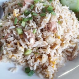 ข้าวผัดปลาทูน่า