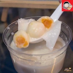 บัวลอยยักษ์ไส้ไข่เค็ม