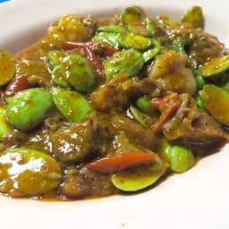 ผัดสะตอหมูกรอบ