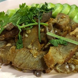 หมูกรอบทอดกระเทียมพริกไทย