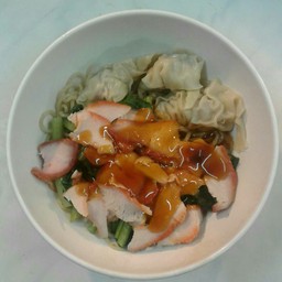 บะหมี่เกี๋ยวแห้งหมูแดง