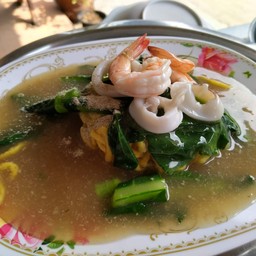หมี่กรอบราดหน้าทะเลธรรมดา