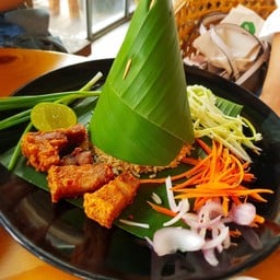 ข้าวผัดปลาร้าเจดีย์เอียง