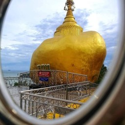 พระธาตุอินทร์แขวนจำลอง