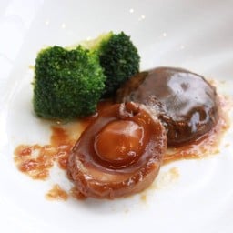 หอยเป่าฮื้อทั้งตัวตุ๋น (25 grams)