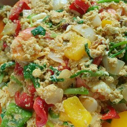 ข้าวราดผัดผงกะหรี่ปลาหมึก