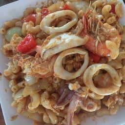 ผัดมักกะโรนีทะเล